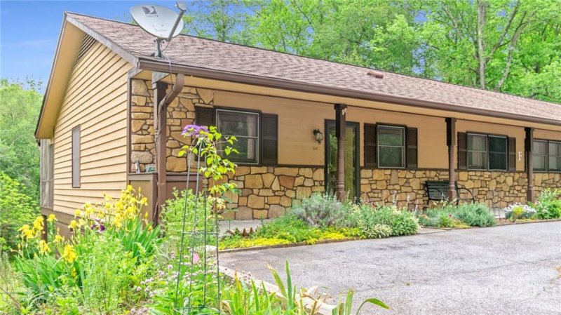 Property image 2 at 104 View De Lake Drive, Etowah, NC 28729