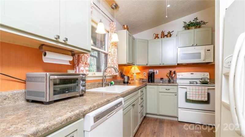 Property image 4 at 104 View De Lake Drive, Etowah, NC 28729