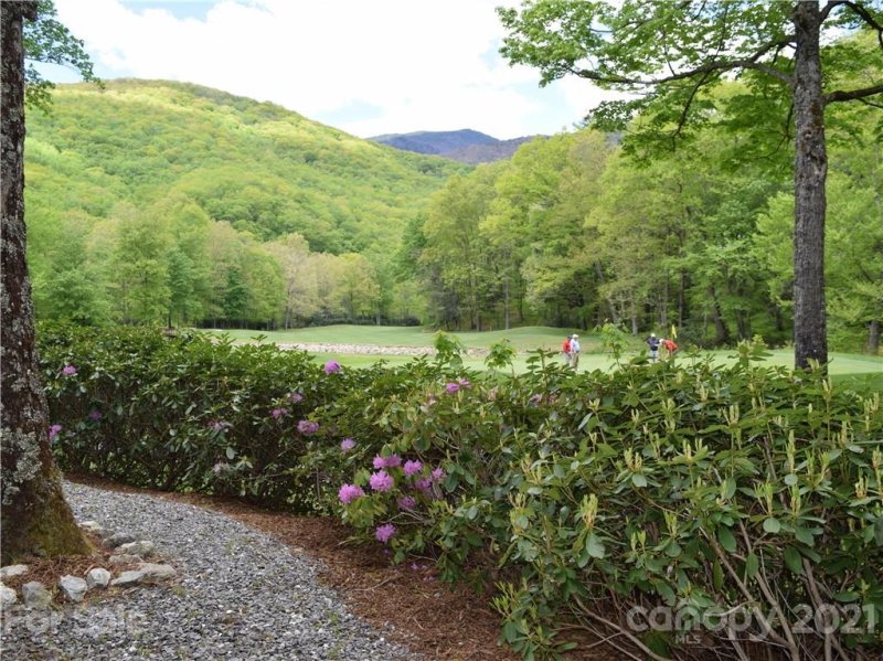 Property image 2 at 38 Signature Lane, Burnsville, NC 28714