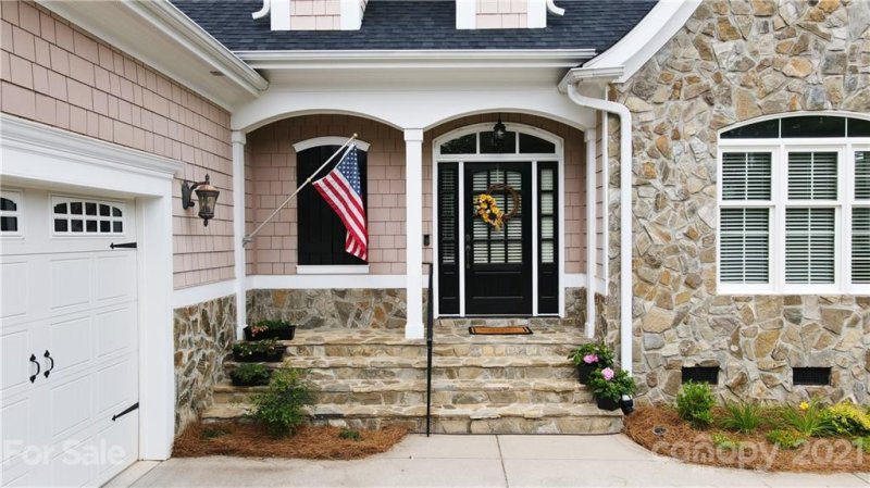 Property image 3 at 6677 Fox Ridge Circle, Davidson, NC 28036