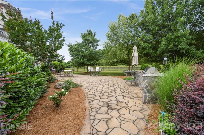 Property image 5 at 6677 Fox Ridge Circle, Davidson, NC 28036