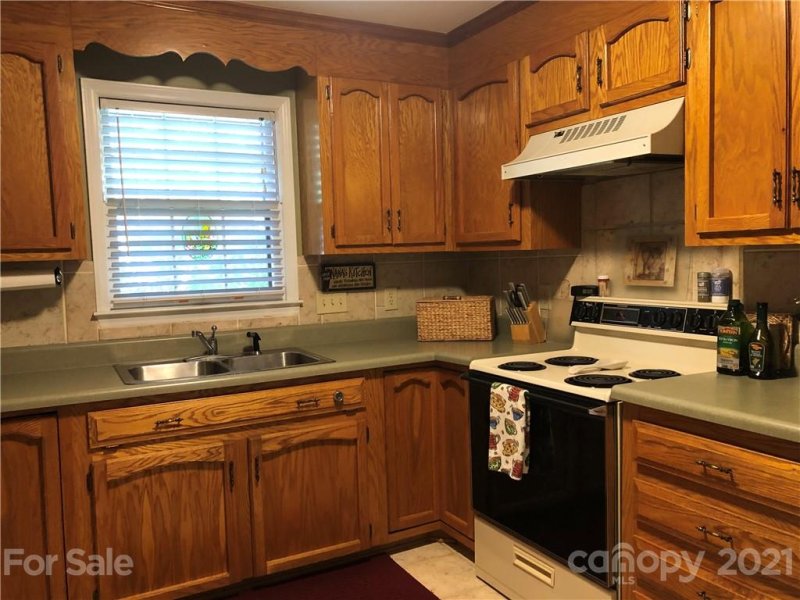 Property image 2 at 803 Cornwallis Avenue, Gastonia, NC 28056