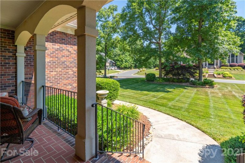 Property image 2 at 6607 Fox Ridge Circle, Davidson, NC 28036