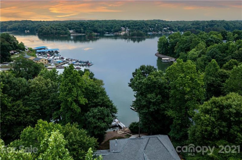 Property image 2 at 8156 Summit Ridge Drive, Catawba, NC 28609