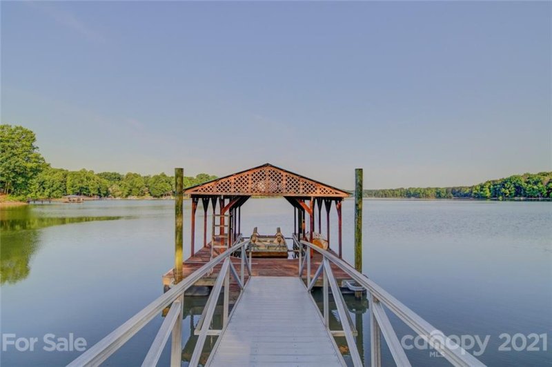 Property image 2 at 11929 Pinnacle Point Lane, Charlotte, NC 28216