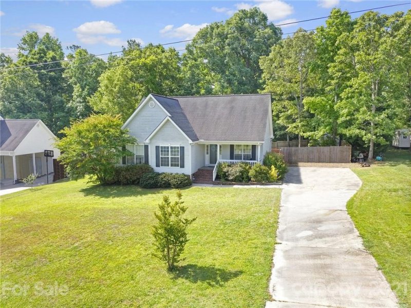 Property image 2 at 2036 Hunters Ridge Road, Lancaster, SC 29720