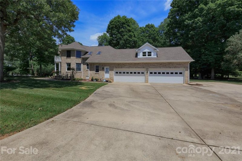 Property image 4 at 187 Lakeshore Drive, Mooresville, NC 28117