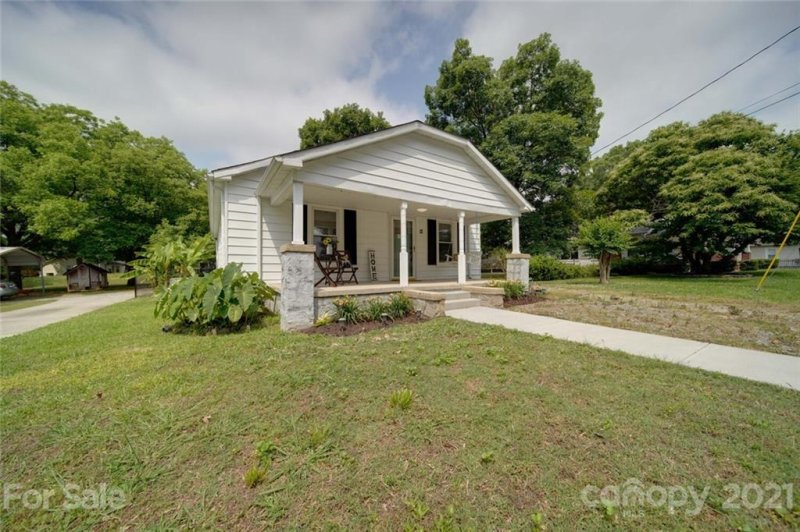 Property image 4 at 12 Willowbrook Drive, Concord, NC 28027