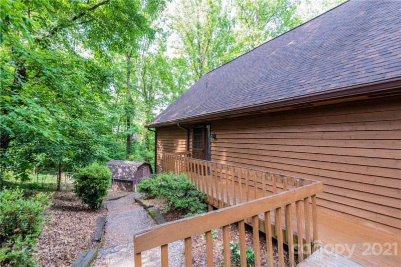 Property image 4 at 5584 Brookwood Lane, Hickory, NC 28602