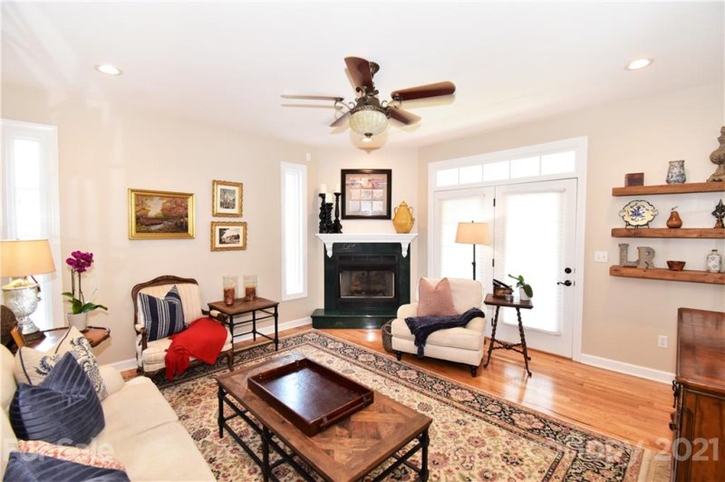 Property image 2 at 62 Classic Oaks Circle, Hendersonville, NC 28792