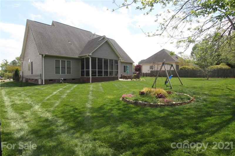 Property image 4 at 112 Daniel Efird Drive, Mount Holly, NC 28120