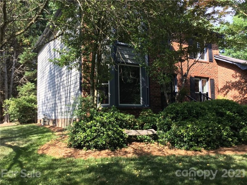 Property image 2 at 408 Brenwyck Court, Matthews, NC 28105