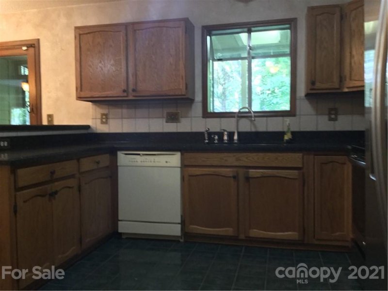 Property image 5 at 408 Brenwyck Court, Matthews, NC 28105