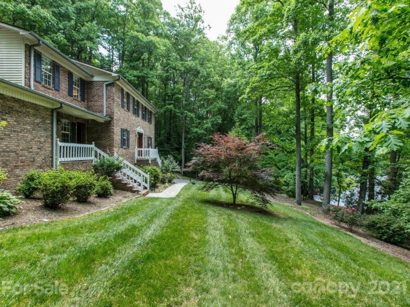 Property image 3 at 613 Downing Court, Hendersonville, NC 28739