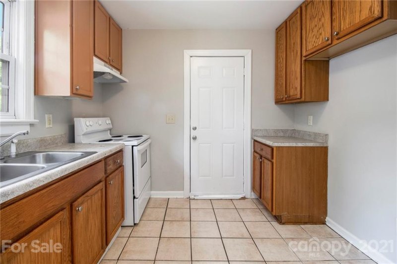 Property image 2 at 228 Keswick Avenue, Charlotte, NC 28206