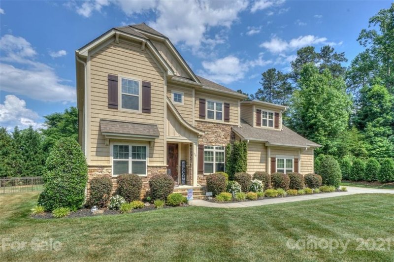 Property image 5 at 135 Lakeshore Hills Drive, Mooresville, NC 28117