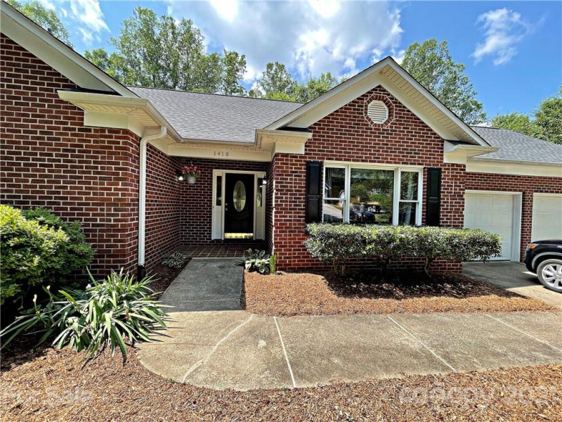 Property image 2 at 1418 34th Avenue Lane, Hickory, NC 28601