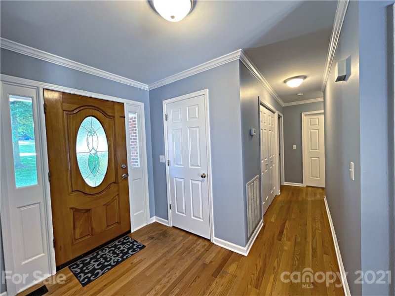 Property image 3 at 1418 34th Avenue Lane, Hickory, NC 28601