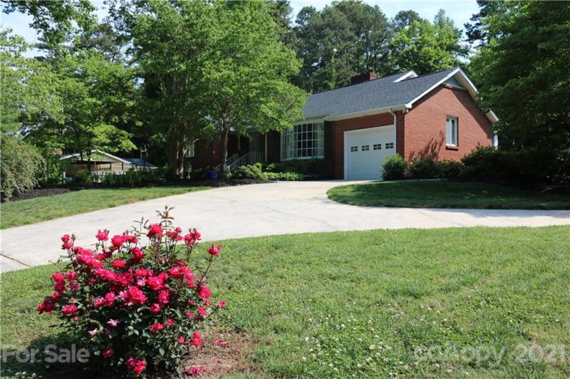 Property image 2 at 1008 Sprucewood Street, Kannapolis, NC 28081