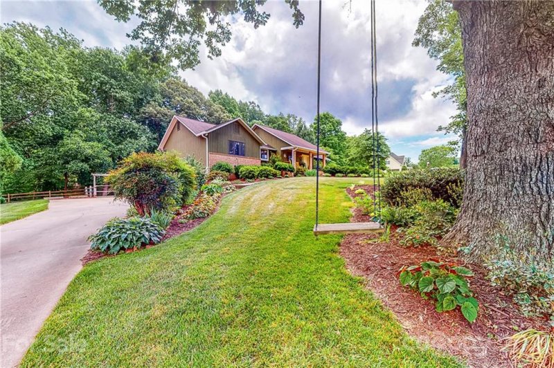 Property image 2 at 146 Renaissance Place, Statesville, NC 28625