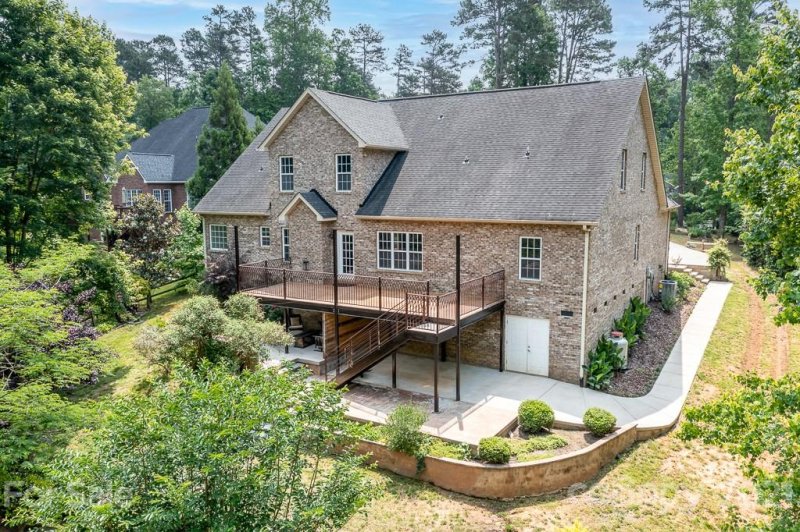 Property image 2 at 250 Streamside Place, Mooresville, NC 28115