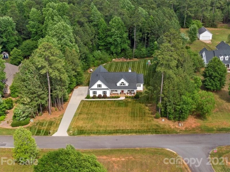 Property image 2 at 917 Silver Charm Lane, York, SC 29745