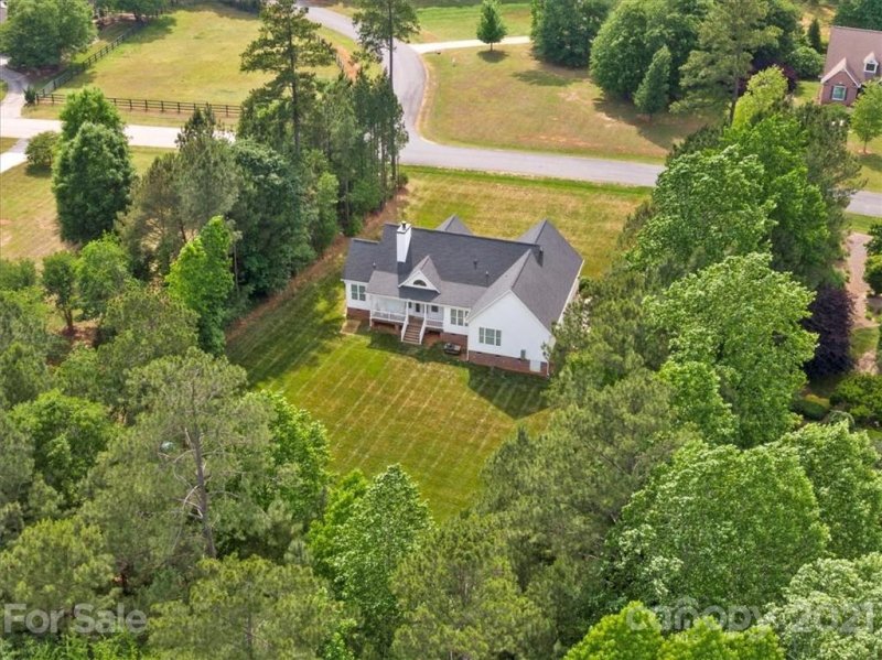 Property image 3 at 917 Silver Charm Lane, York, SC 29745