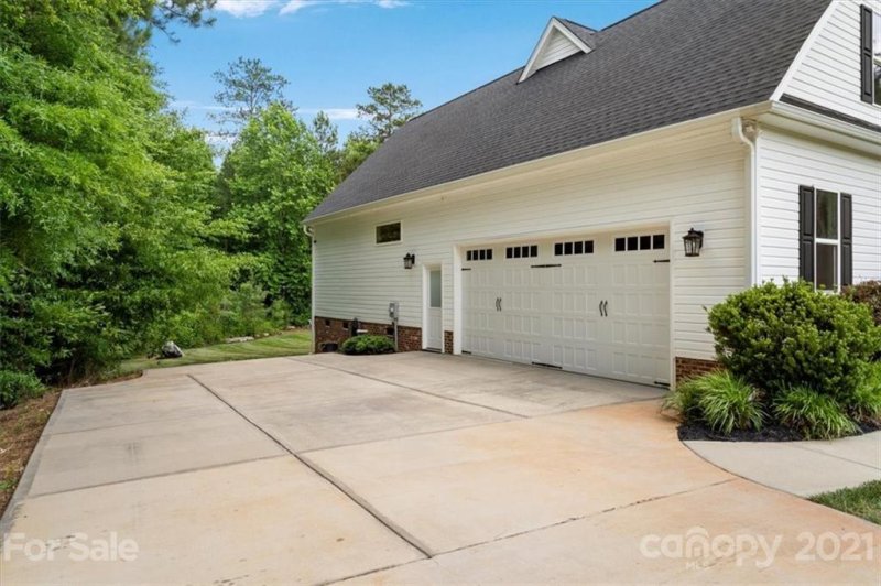 Property image 5 at 917 Silver Charm Lane, York, SC 29745