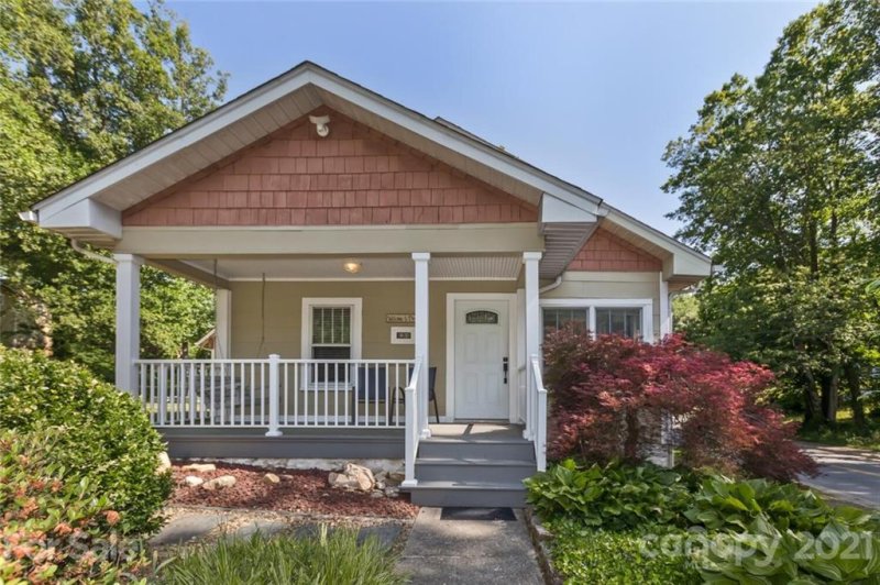 Property image 2 at 28 Florida Avenue, Asheville, NC 28806