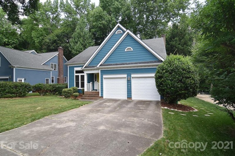 Property image 2 at 926 Eldorado Avenue, Charlotte, NC 28262