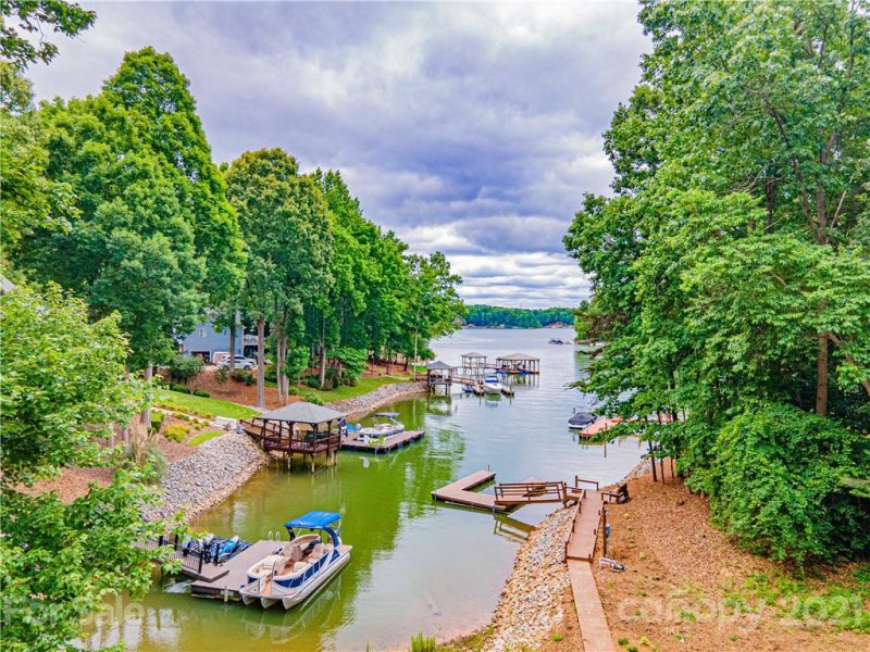 Property image 2 at 2676 Camden Pointe Drive, Sherrills Ford, NC 28673