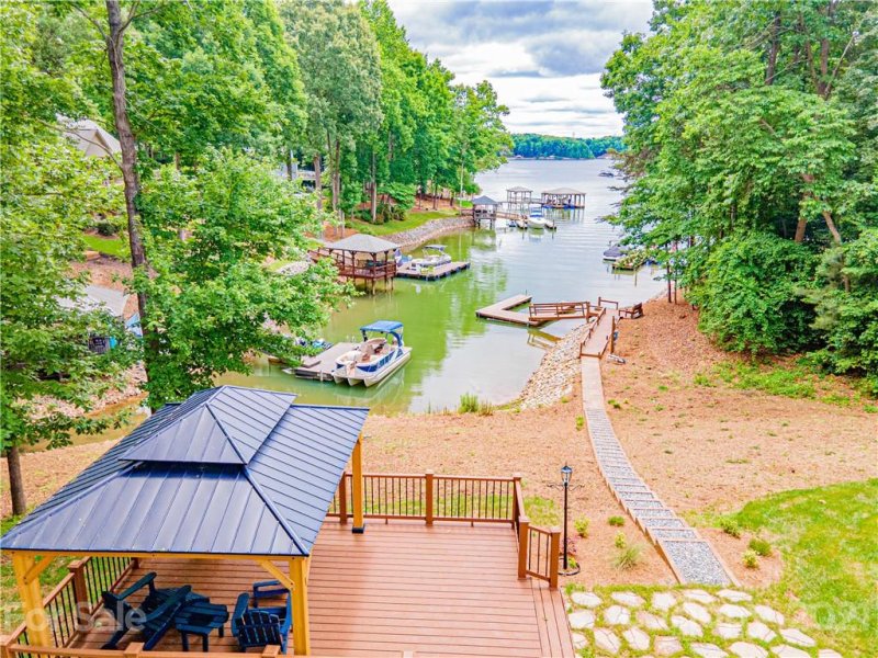 Property image 3 at 2676 Camden Pointe Drive, Sherrills Ford, NC 28673