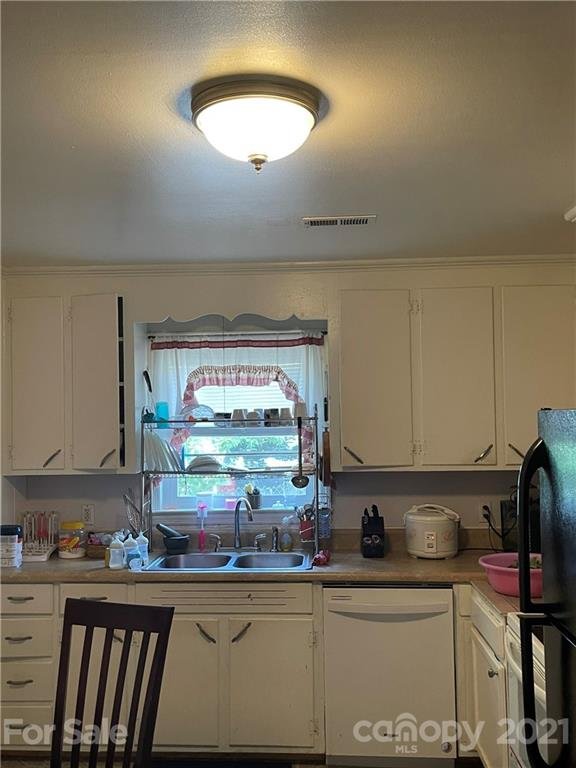 Property image 3 at 4331 Briarhill Drive, Charlotte, NC 28215