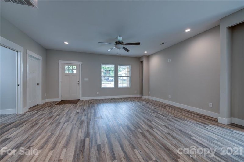 Property image 3 at 304 S King Street, Gastonia, NC 28052