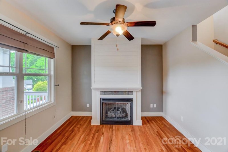 Property image 4 at 27 Byrdcliffe Lane, Asheville, NC 28805