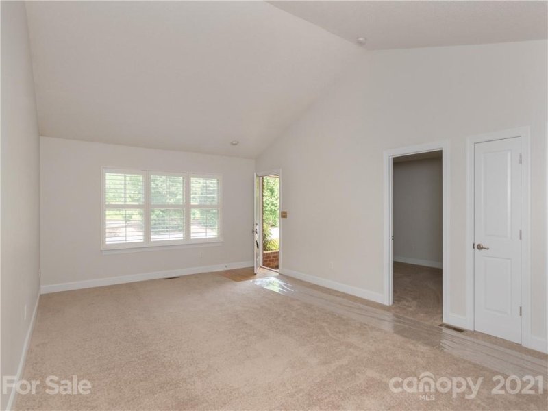 Property image 3 at 210 Wash Creek Drive, Hendersonville, NC 28739