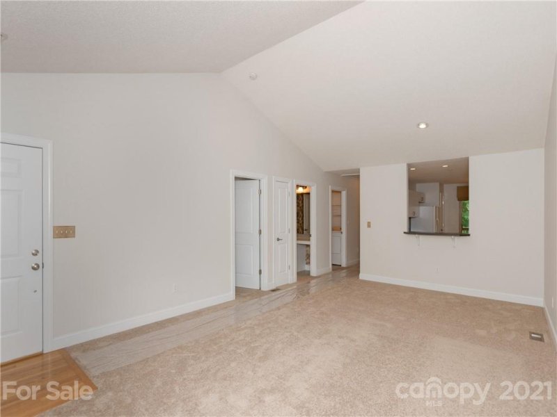 Property image 4 at 210 Wash Creek Drive, Hendersonville, NC 28739