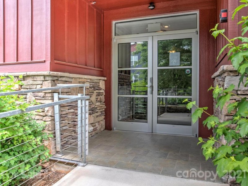 Property image 2 at 400 Skyloft Drive, Asheville, NC 28801