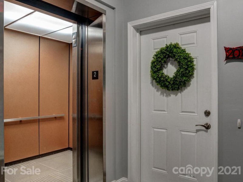 Property image 3 at 400 Skyloft Drive, Asheville, NC 28801