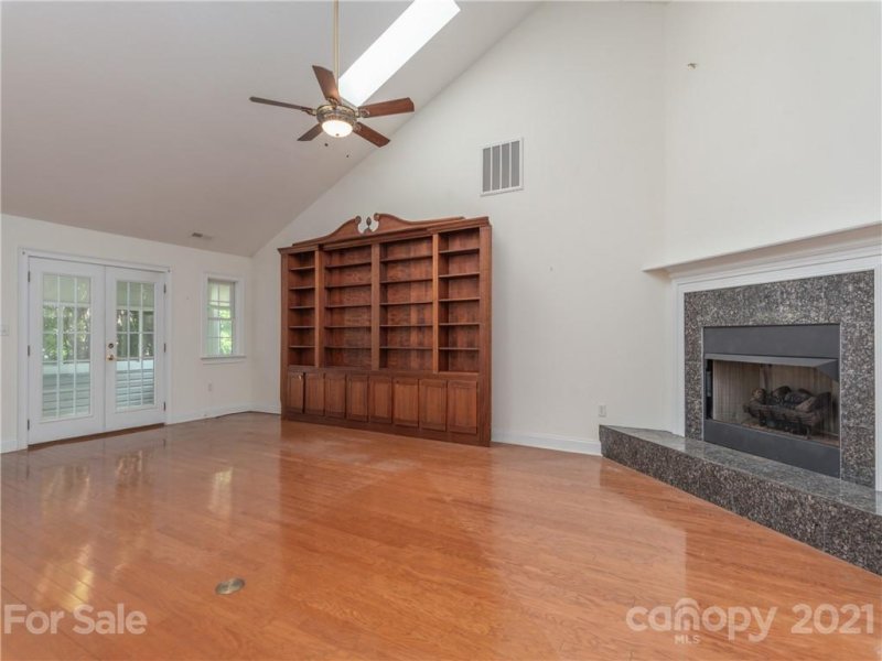 Property image 2 at 18 Stonebridge Drive, Asheville, NC 28805