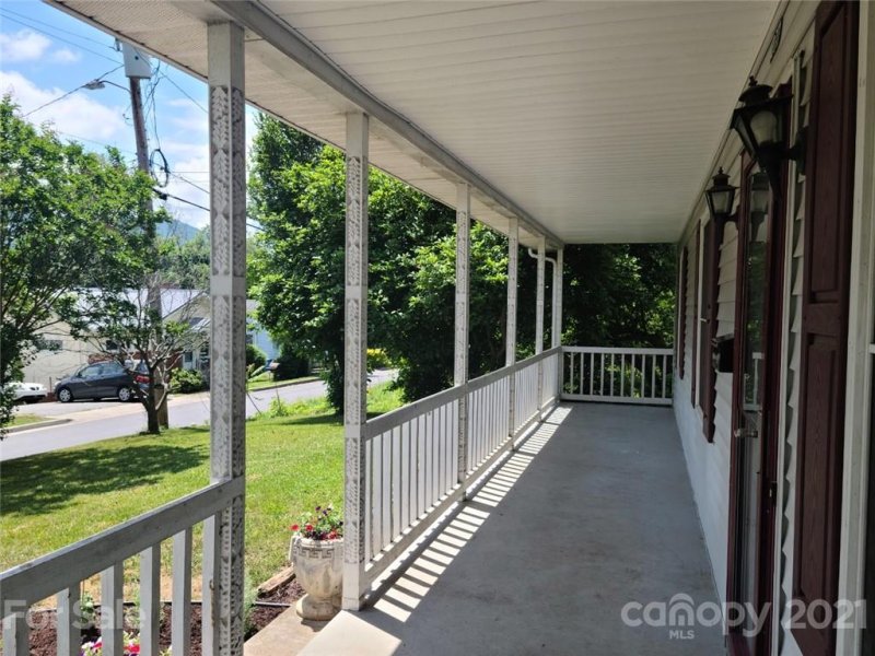 Property image 2 at 377 Brooklyn Road, Asheville, NC 28803