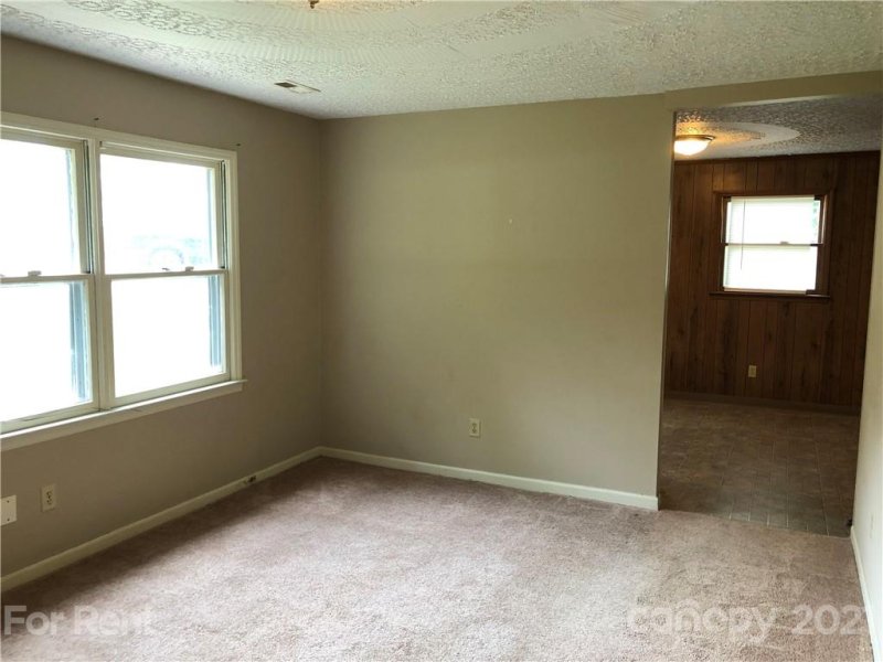 Property image 2 at 810 S Laurel Street, Lincolnton, NC 28092