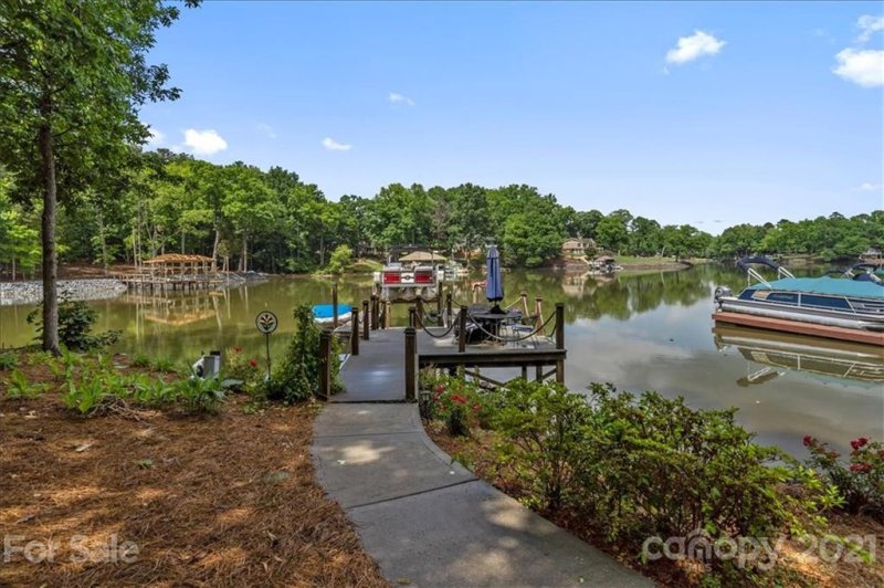 Property image 2 at 936 Thorn Ridge Lane, Lake Wylie, SC 29710