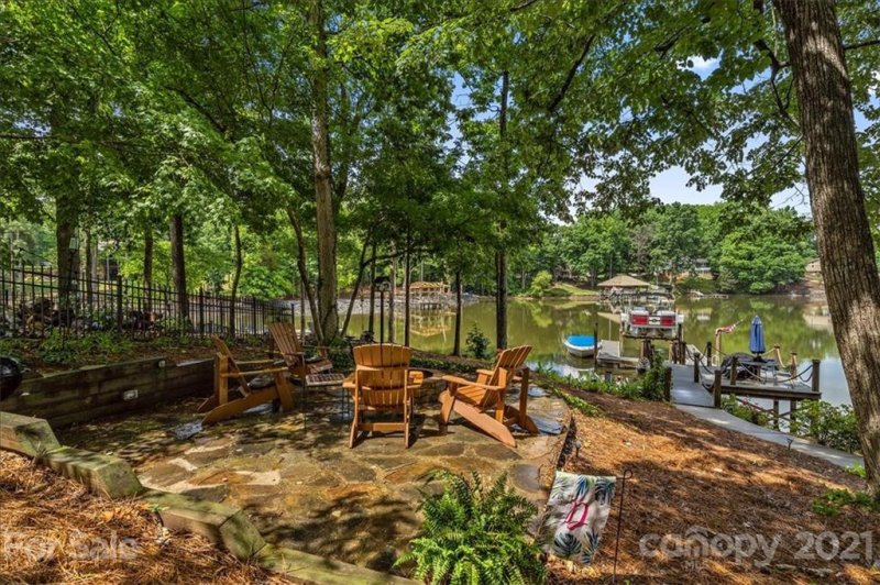 Property image 3 at 936 Thorn Ridge Lane, Lake Wylie, SC 29710