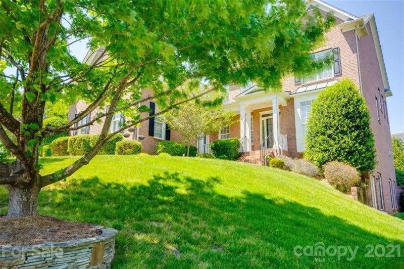 Property image 3 at 10116 Allyson Park Drive, Charlotte, NC 28277