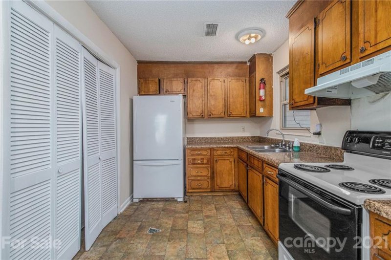 Property image 2 at 918 Capps Hill Mine Road, Charlotte, NC 28216