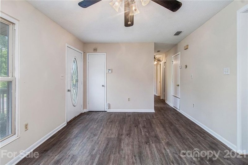 Property image 3 at 918 Capps Hill Mine Road, Charlotte, NC 28216