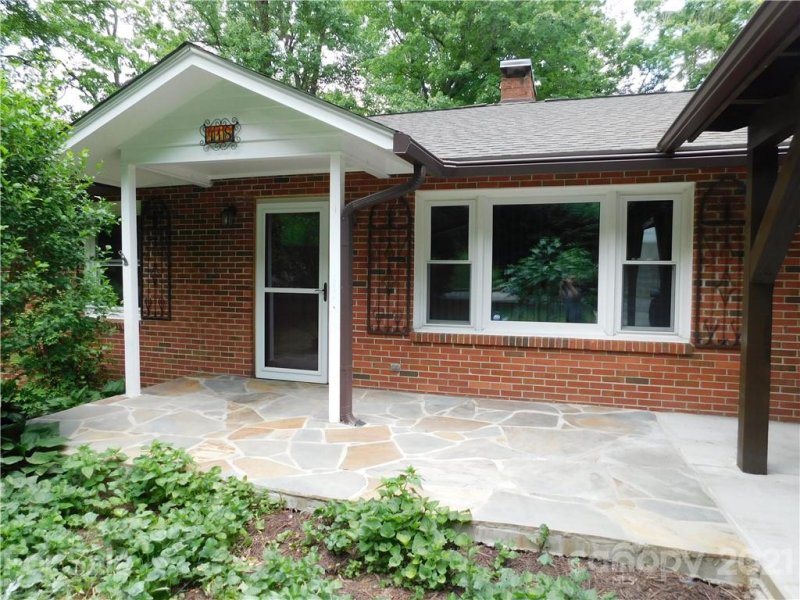 Property image 2 at 418 Comet Drive, Hendersonville, NC 28791