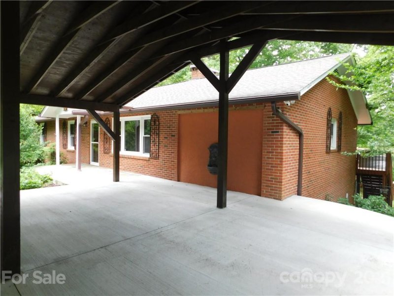 Property image 5 at 418 Comet Drive, Hendersonville, NC 28791