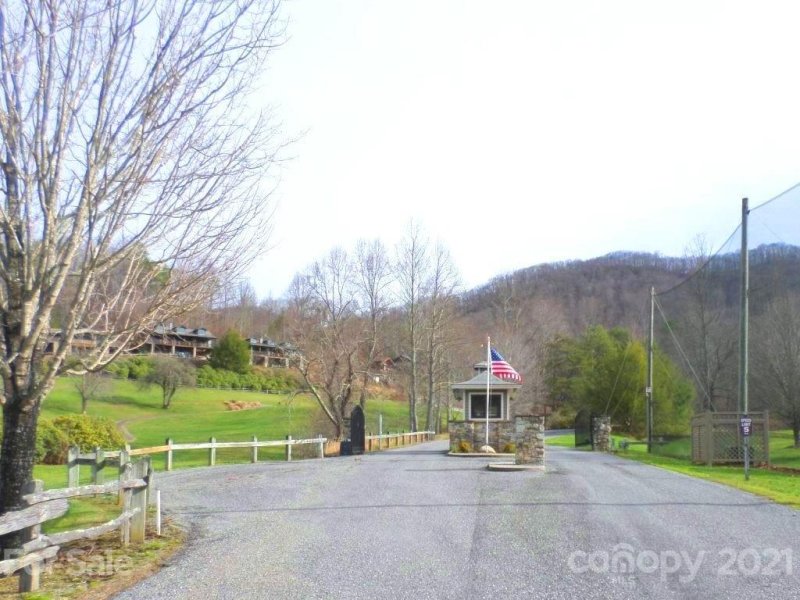 Property image 5 at 18 Country Club Drive, Canton, NC 28716